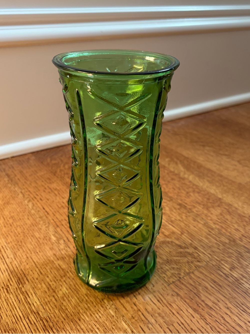 Mid Century EO Brody Co. Green Glass Vase 8.5” Tall Quilted Diamond C972 READ